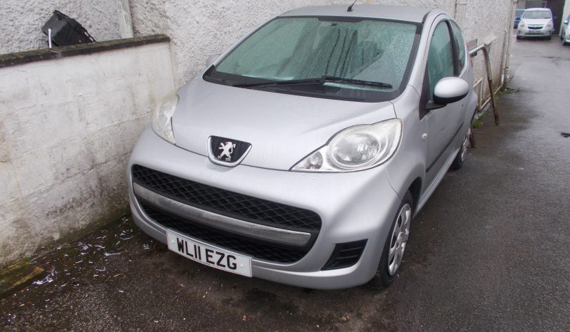 PEUGEOT 107 1.0 URBAN, 3DR, H/B, SILVER MET, 32000 MILES ONLY, £20 ROAD TAX, VERY CLEAN EXAMPLE full